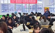 IT产业学院举办“温馨冬日 幸福冬至”师生包饺子活动